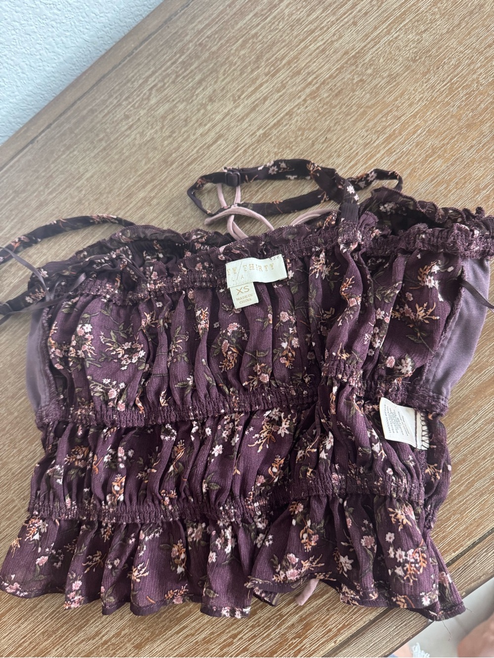 XS Floral Cami Crop Top - Picture 4 of 9